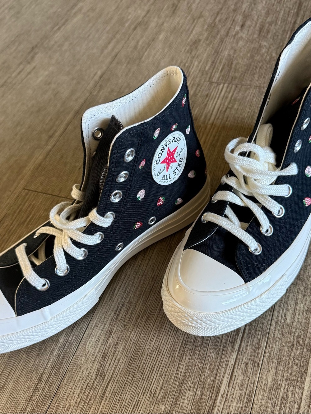 Converse Chuck 70 High Top Embroidered Strawberries Black A14944C M6.5/W8.5